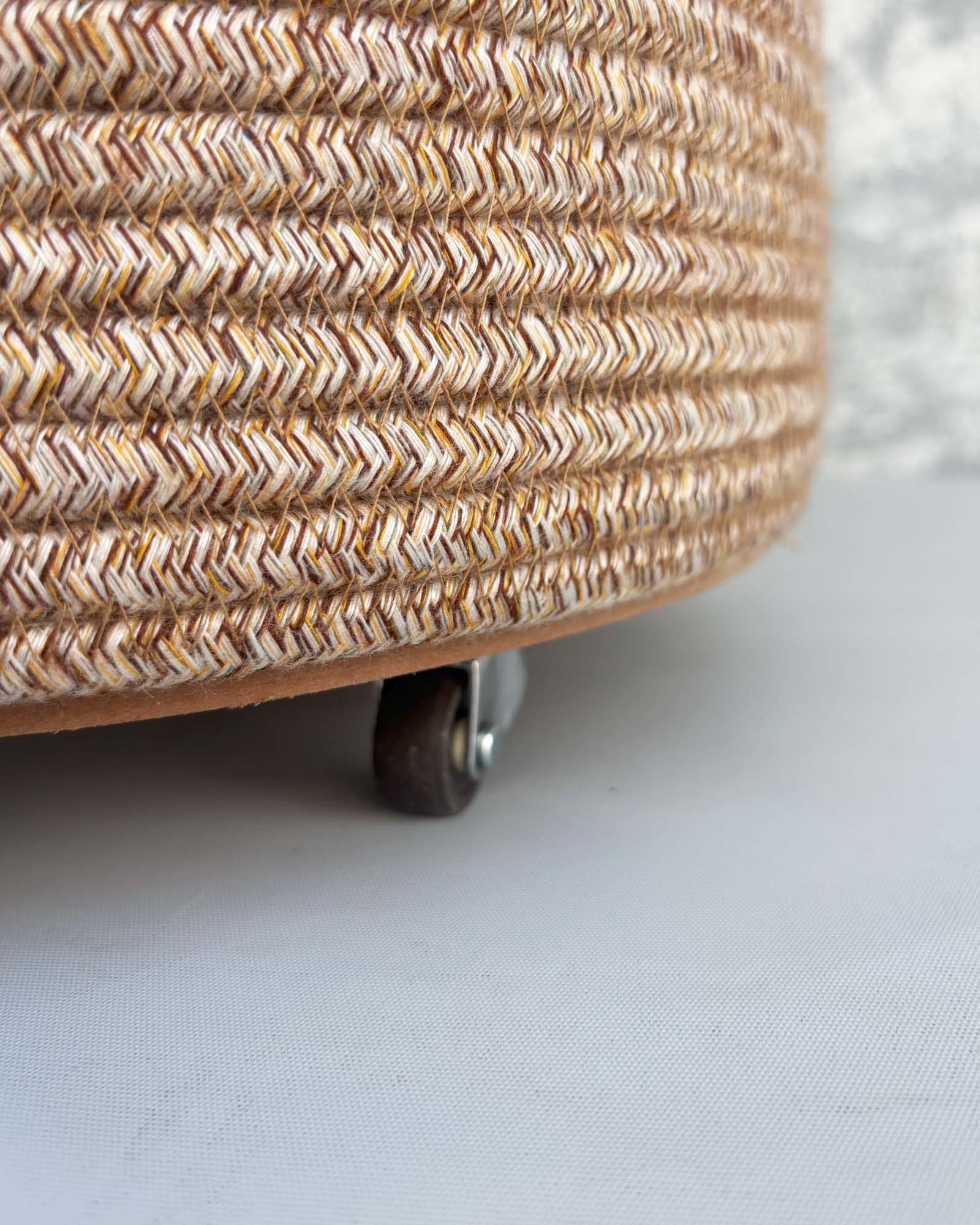 round laundry basket with wheels