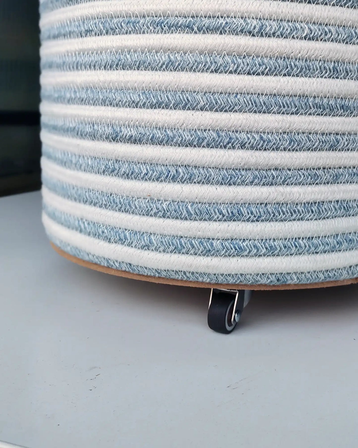 laundry basket that can be kept in bathrooms