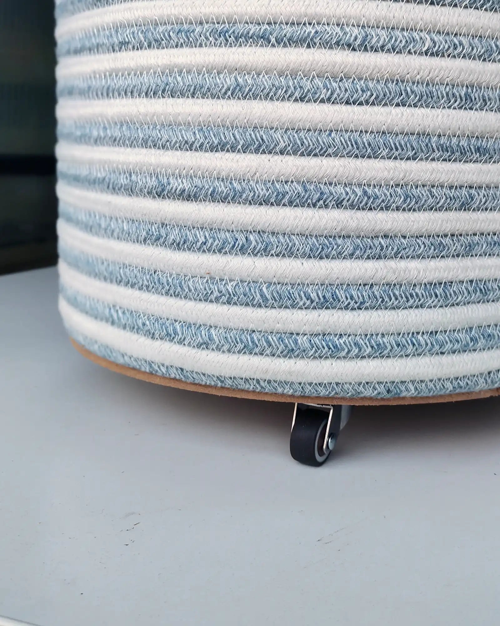 laundry basket that can be kept in bathrooms