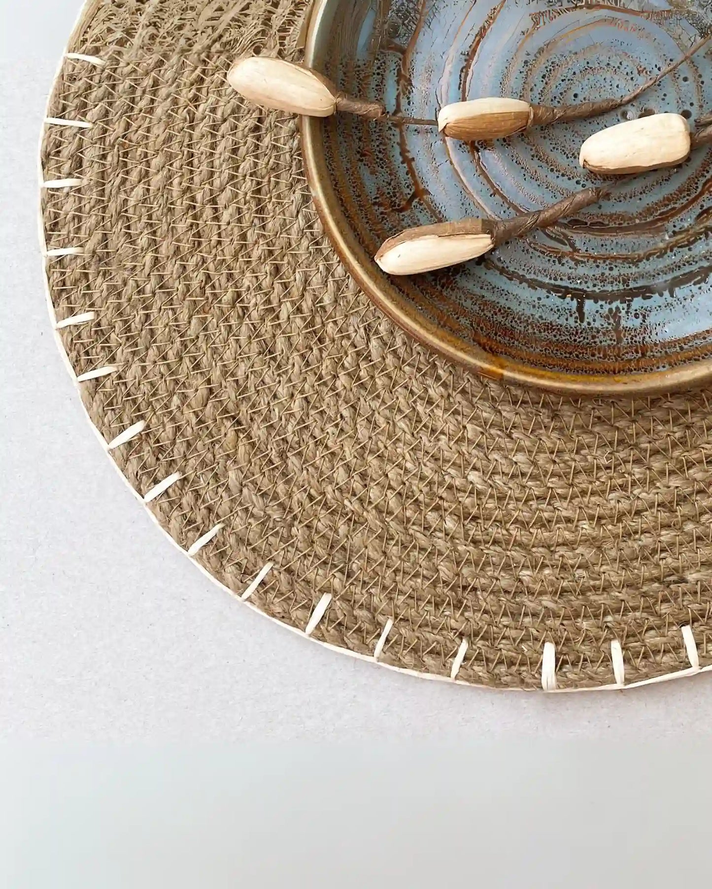 Jute Round Placemat With Raffia Embroidery (Pack of 3)