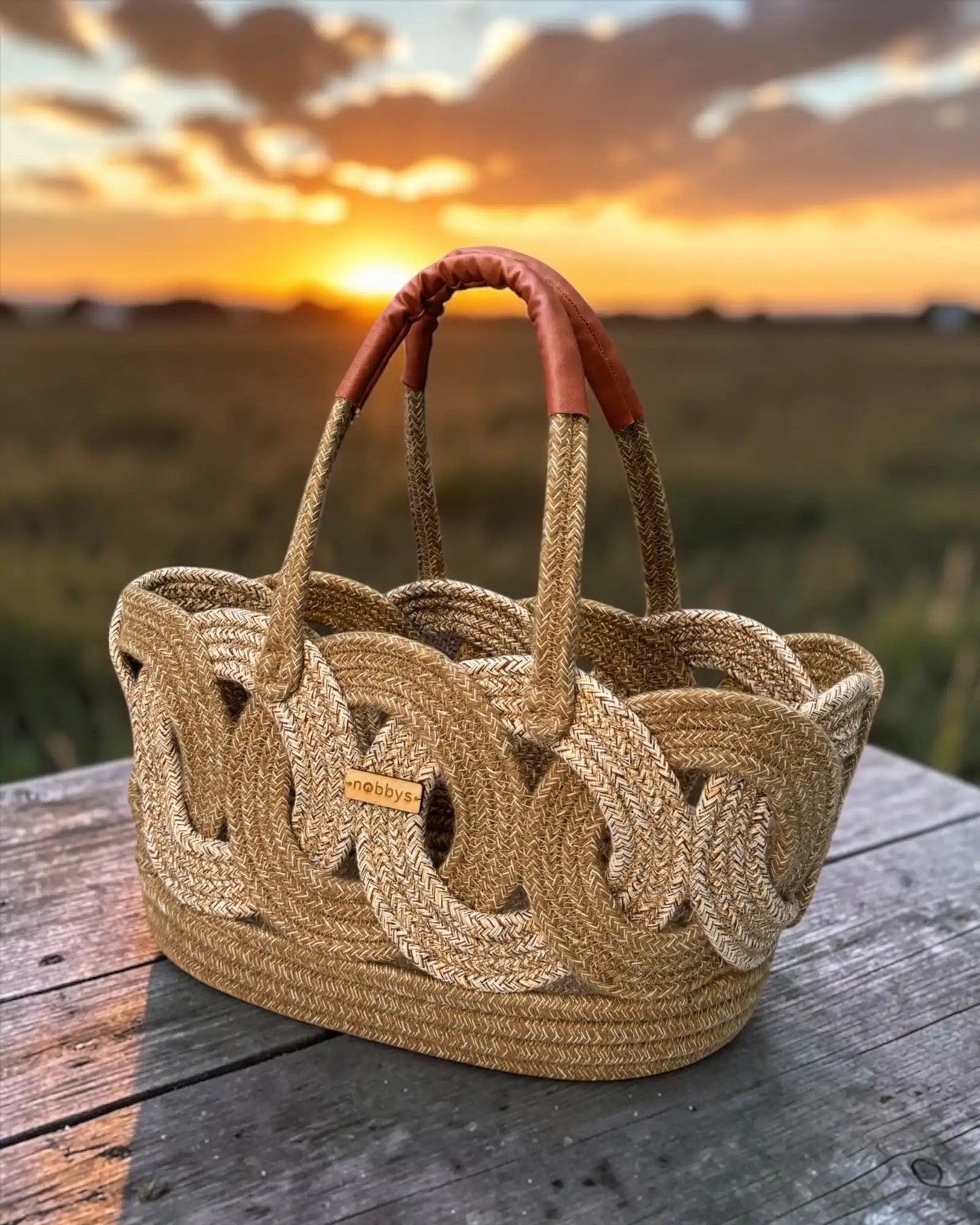 Ring glam handbag with decorative handles 