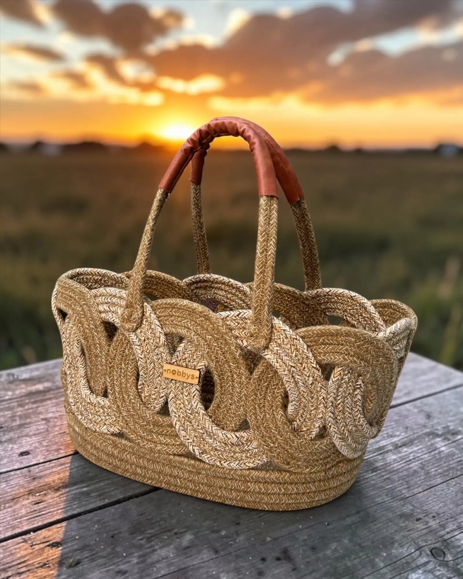 Ring glam handbag with decorative handles 