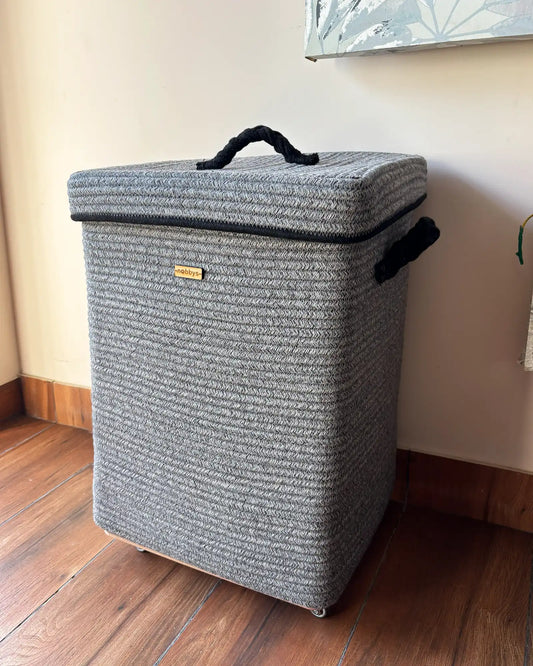 Laundry basket with wheels